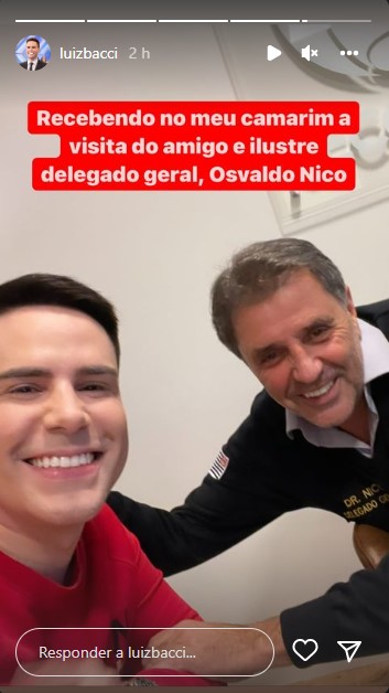 Bacci ao lado do delegado geral de São Paulo - Foto: Reprodução