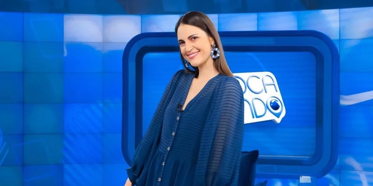 Chris Flores é apresentadora do Fofocalizando