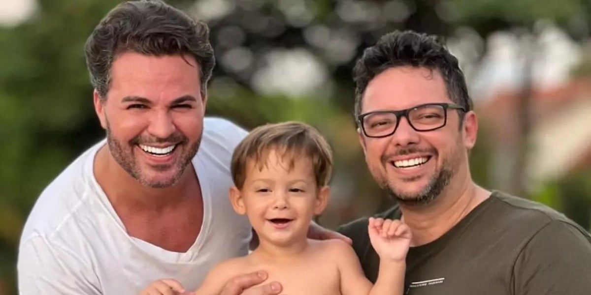 Eduardo Costa com Eduardo Polastreli e Theodoro, seu enteado (Foto: Reprodução/Instagram)