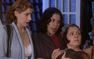 As feministas Bárbara (Virgínia Cavendish), Lourdes (Carla Daniel) e Catarina (Adriana Esteves) em cena de O Cravo e a Rosa (Foto: Reprodução / Globo)