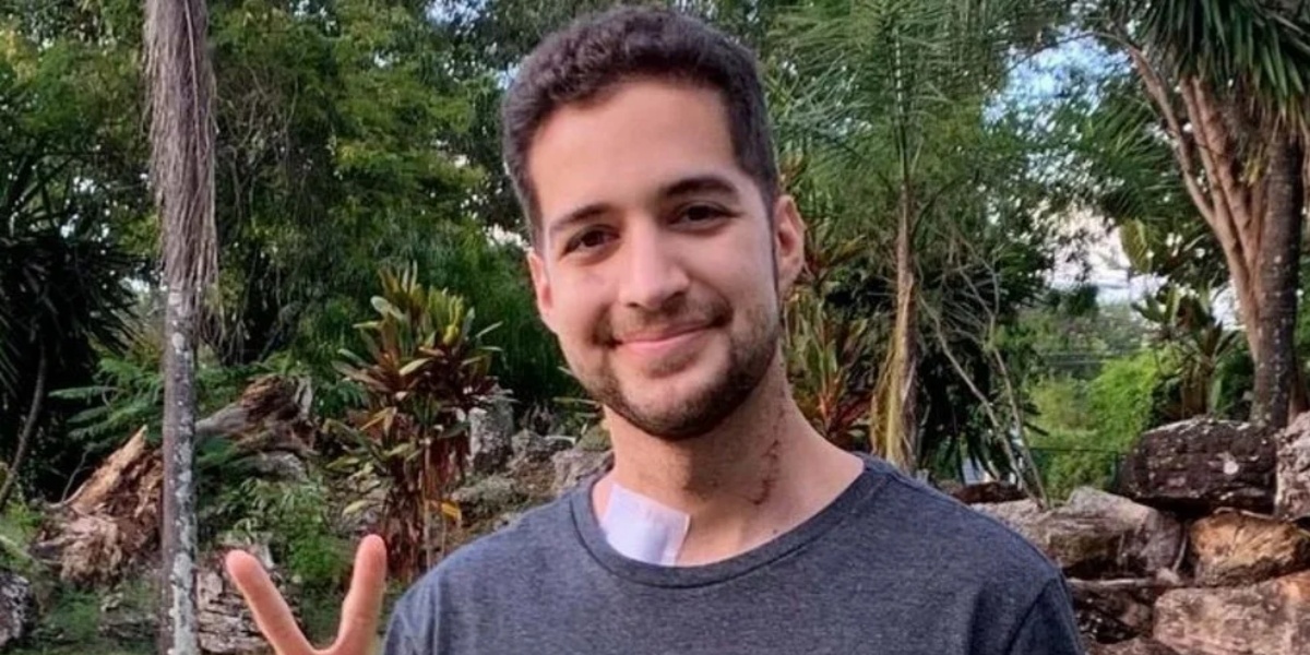 Gabriel Luiz compartilhou primeira foto após período difícil em hospital (Foto: Reprodução)