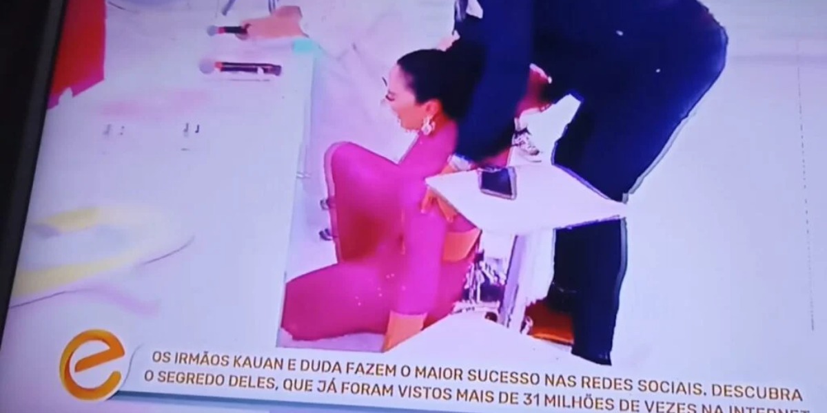 Helen Ganzarolli se estabaca no chão no SBT - Foto: Reprodução