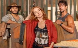 Irma (Camila Morgado) fica dividida entre Trindade (Gabriel Sater) e José Lucas (Irandhir Santos) em Pantanal (Foto: Reprodução / Globo)