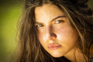 Juma (Alanis Guillen) em Pantanal; ela não sabe ainda que faz parte de uma vendeta na novela (Foto: Reprodução / Globo)