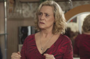 Nedda (Elizabeth Savakal) descobrirá que foi feita de trouxa por Osvaldo (Marcos Caruso) em 'Quanto Mais Vida, Melhor!' (Foto: Reprodução / Globo)