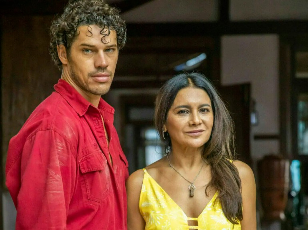 http://tvfoco.uai.com.br/wp-content/uploads/2015/05/Daniela-Mercury.jpg
