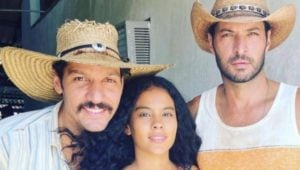 Levi (Leandro Lima) irá disputar Muda (Bella Campos) com Tibério (Guito) em 'Pantanal' (Foto: Reprodução / Globo)