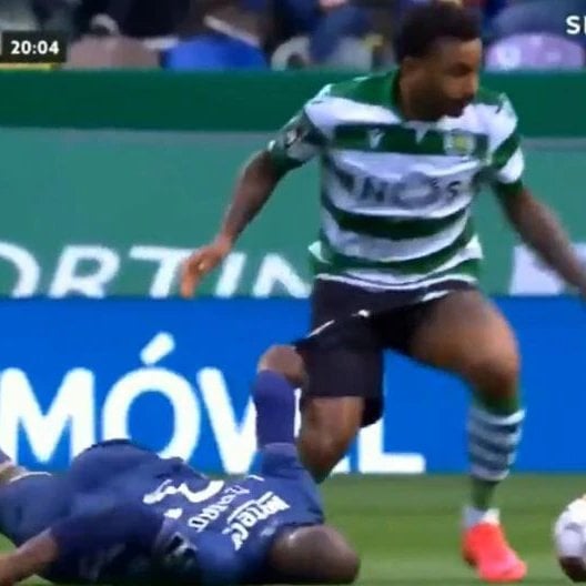 O jogador Wendel mostrou demais durante jogo e virou piada (Foto: Reprodução)