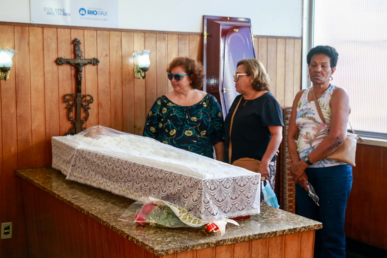 Corpo de Marilu Bueno é velado no cemitério São João Batista em Botafogo no Rio de Janeiro. Fotos: Victor Chapetta - Agnews