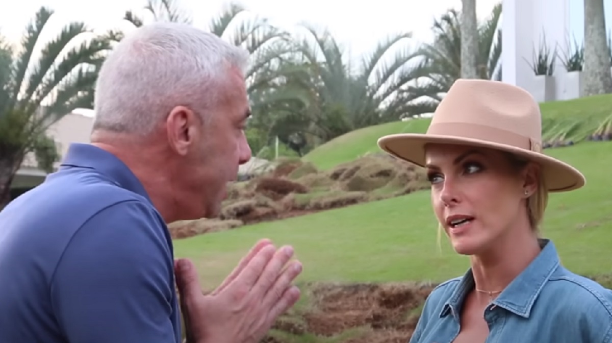 http://tvfoco.uai.com.br/wp-content/uploads/2015/05/Daniela-Mercury.jpg