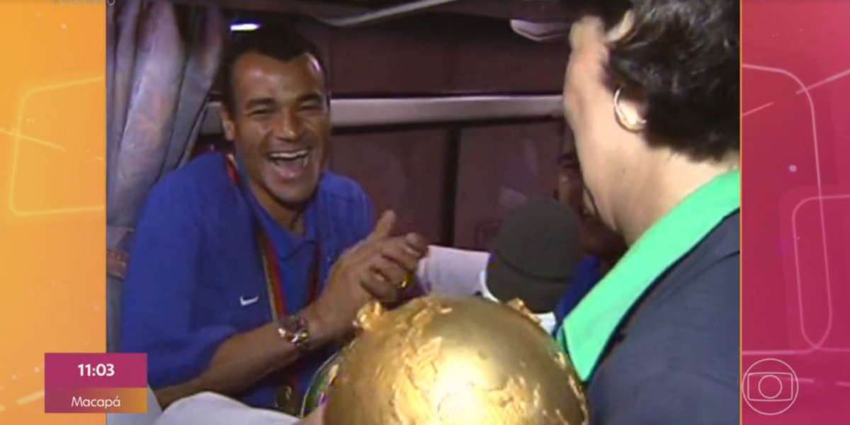 "Encontro" relembrou momento entre Fátima Bernardes e Denílson, na Copa de 2002 (Foto: Reprodução/TV Globo) "Encontro" relembrou momento entre Fátima Bernardes e Denílson, na Copa de 2002 (Foto: Reprodução/TV Globo)