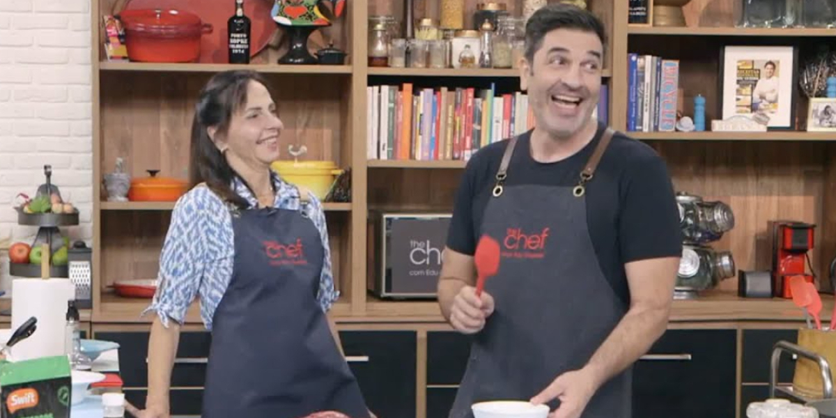 Edu Guedes ao lado da sua mãe (Foto: Reprodução)