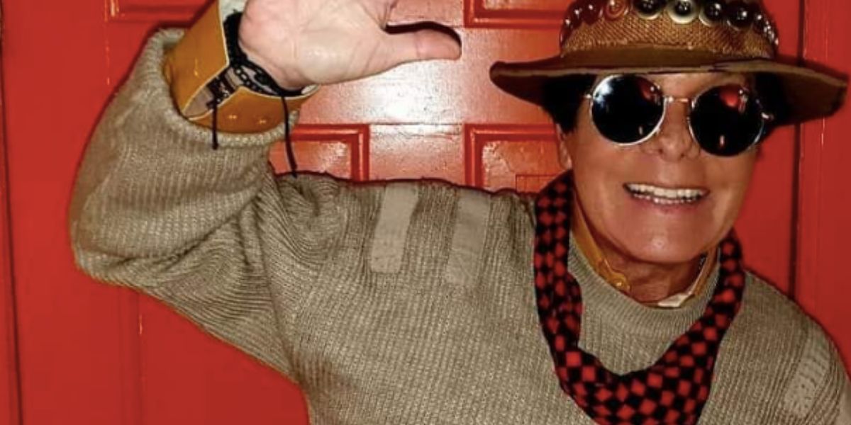 Galã se assume gays aos 72 anos e companheiro