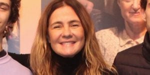 Adriana Esteves aparece com filhos e nora em peça de teatro (reprodução: Contigo)