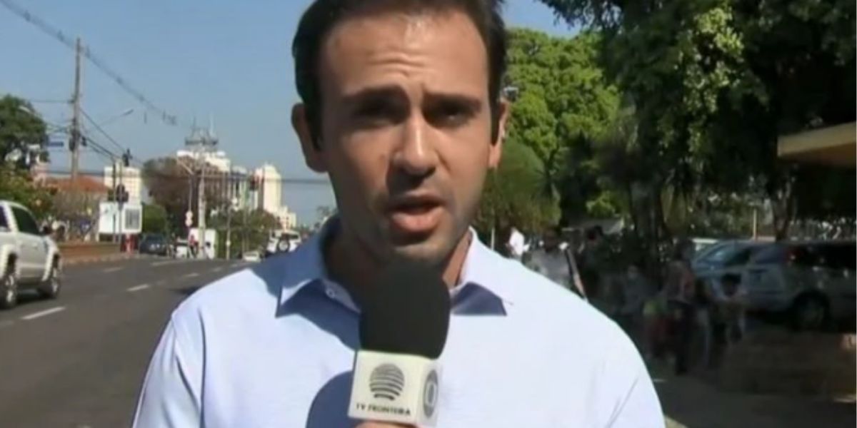 Jornalista da Globo comete gafe ao vivo e situação ganha grande repercussão nas redes sociais - Foto: Reprodução Jornalista da Globo comete gafe ao vivo e situação ganha grande repercussão nas redes sociais - Foto: Reprodução
