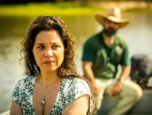 Alcides (Juliano Cazarré) e Maria Bruaca (Isabel Teixeira) de Pantanal  (Foto: Reprodução / Globo)