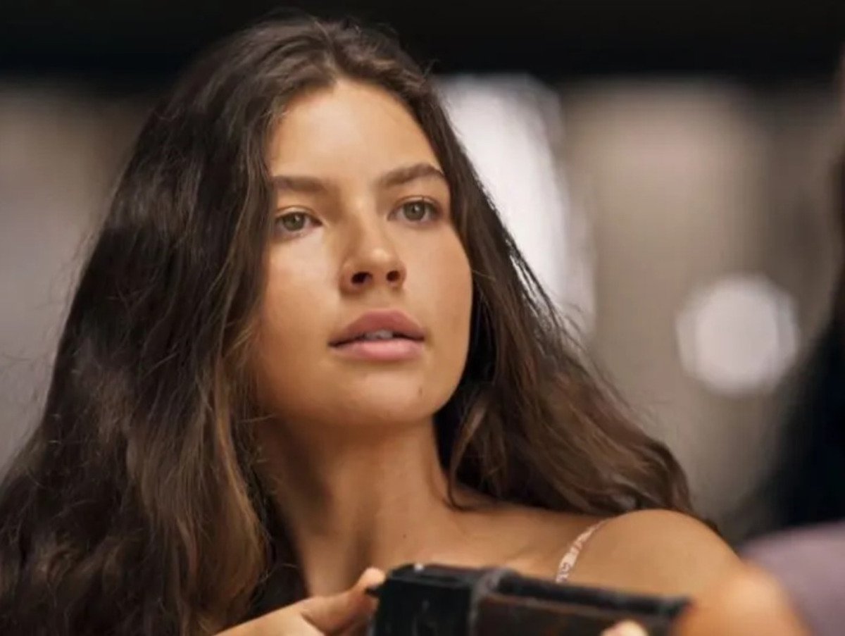 Juma (Alanis Guillen) comemorará solteirice e o retorno para tapera na novela Pantanal (Foto: Reprodução / Globo)