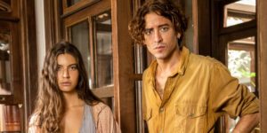 Juma e Jove nos bastidores da novela Pantanal (Foto: Globo)