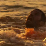 Em 'Pantanal', piranhas devoram Levi (Leandro Lima) (Foto: Reprodução / Globo)