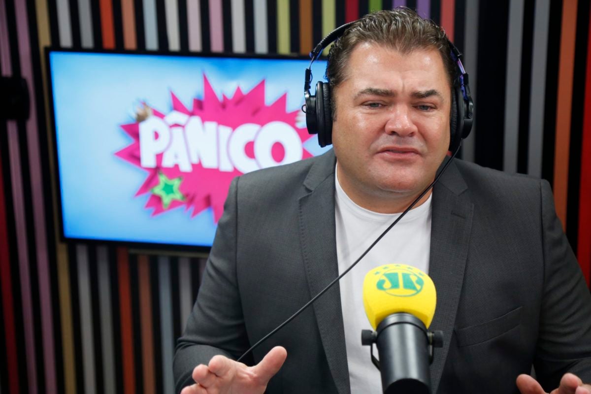 Marcos Quintela (atualmente) fala sobre relacionamento com Eliana, em entrevista a Jovem Pan.