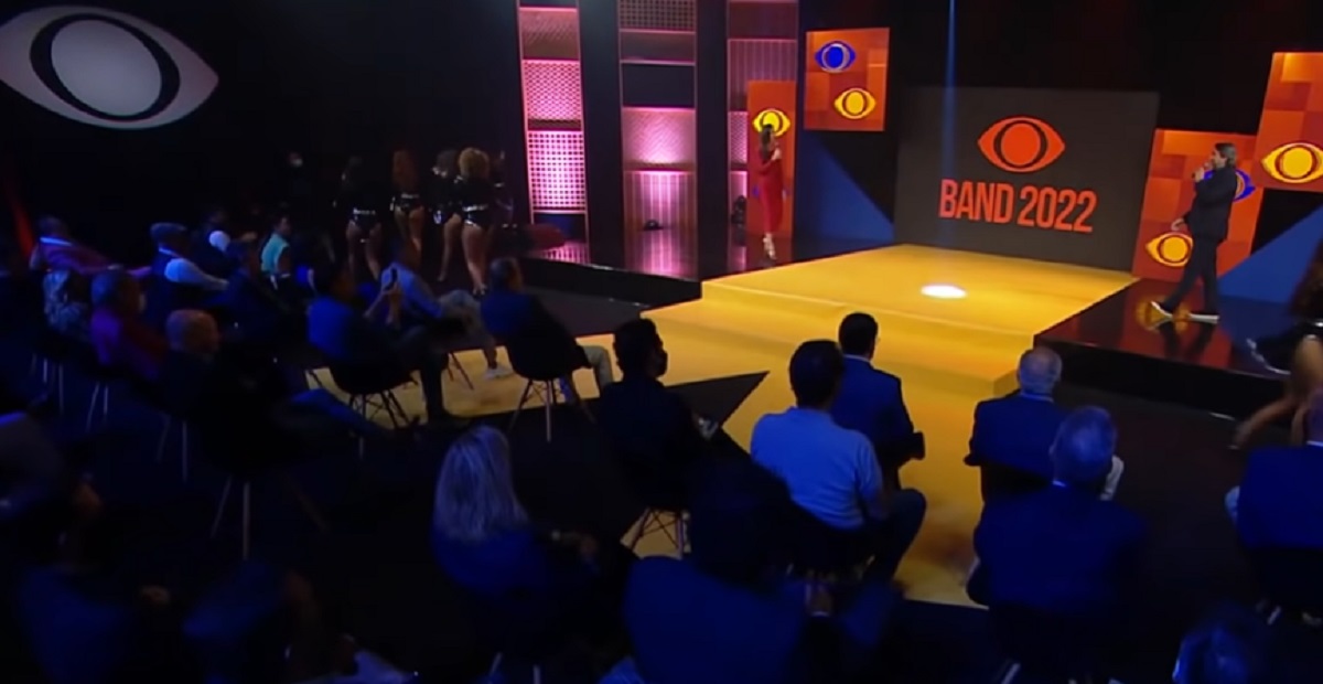 http://tvfoco.uai.com.br/wp-content/uploads/2015/05/Daniela-Mercury.jpg