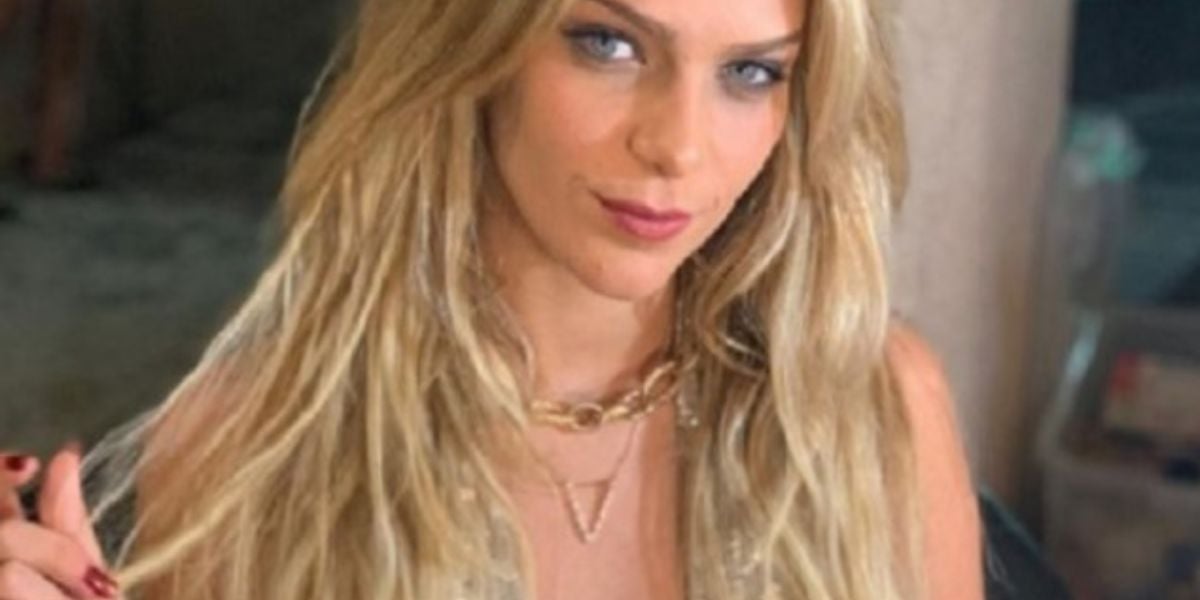 Com visual totalmente diferente da sua personagem em Malhação, Isabella Santoni surpreende com sua beleza  - Foto: Reprodução