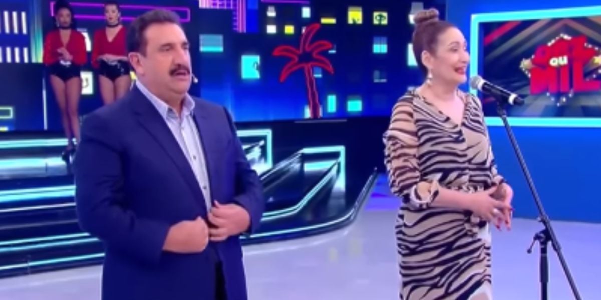 Ratinho choca Sonia Abrão ao atacar colunista em seu programa