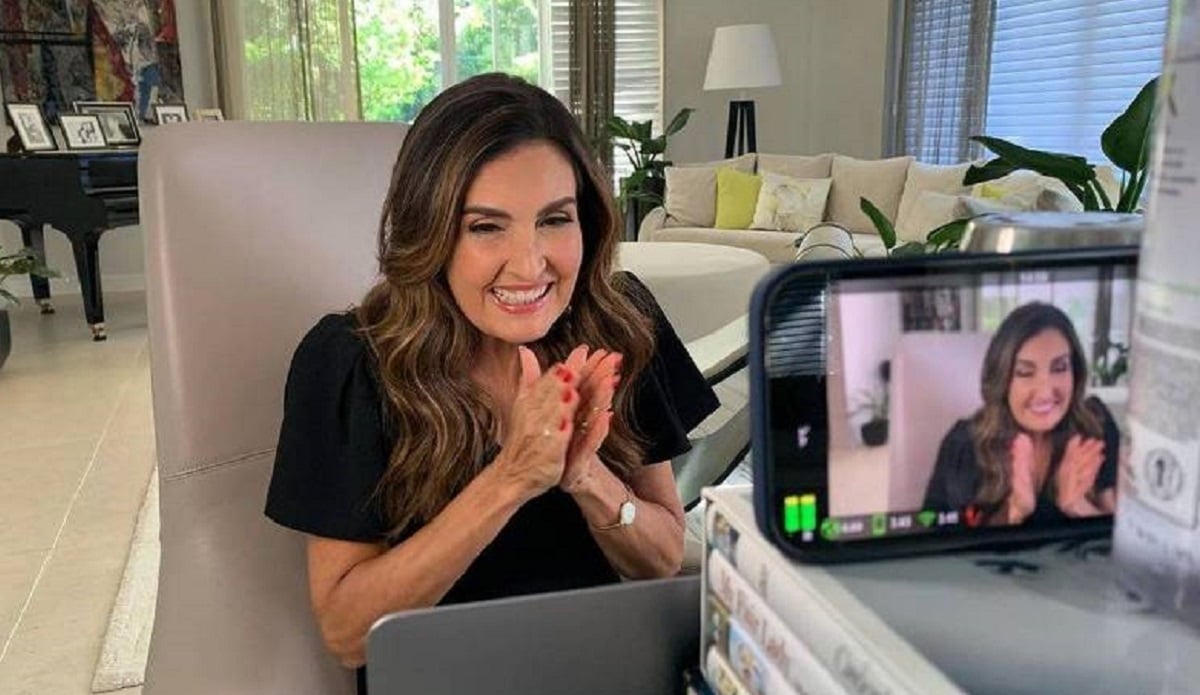 http://tvfoco.uai.com.br/wp-content/uploads/2015/05/Daniela-Mercury.jpg