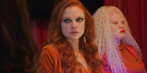 Andrea colocará a boca no trombone em Cara e Coragem (Foto: Reprodução/Globo)