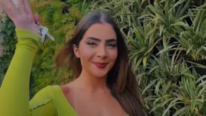 Jade Picon exibe as chaves de sua luxuosa mansão no Rio de Janeiro