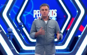 Luciano Huck no comando do seu programa na rede Globo (Foto: Reprodução)