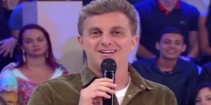 Luciano Huck deixou garoto extremamente emocionado no palco do domingão (Foto: TV Globo)