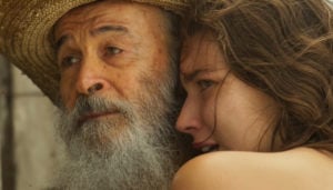 Velho do Rio (Osmar Prado) levará uma notícia que mudará a vida de Juma (Alanis Guillen) em Pantanal (Foto: Reprodução / Globo)