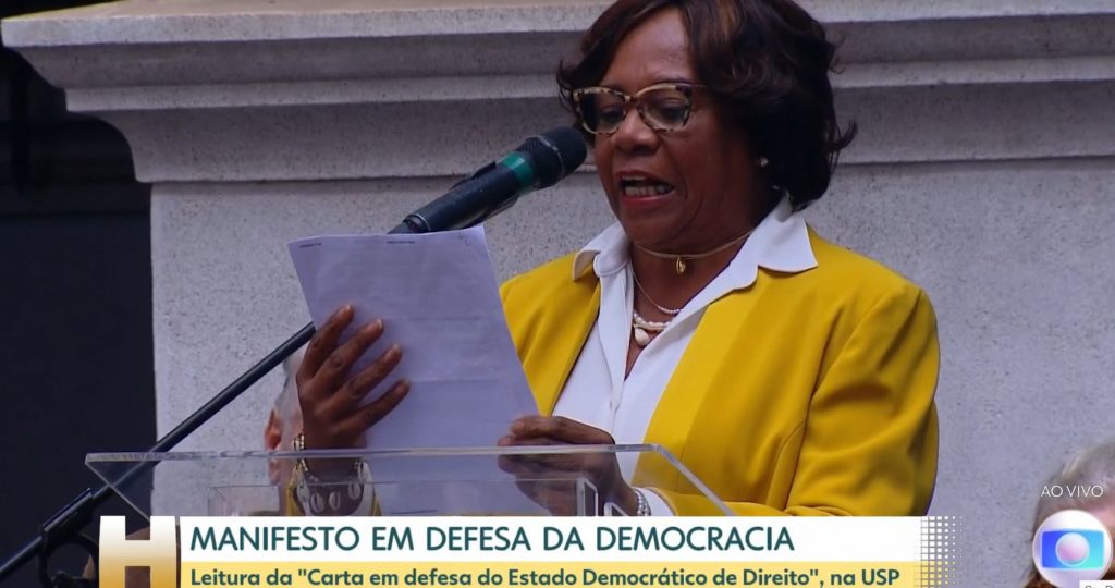 Globo interrompeu a programação para exibir a leitura da carta da carta em defesa da democracia e do estado de direito Globo interrompeu a programação para exibir a leitura da carta da carta em defesa da democracia e do estado de direito
