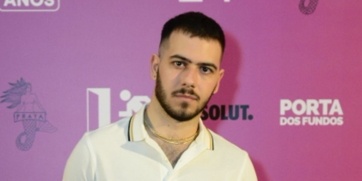 Filho gato do ator Murilo Benício e Alessandra Negrini faz raríssima aparição em evento no Rio e beleza do rapaz choca - Reprodução