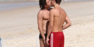 Jesuíta Barbosa e o namorado (Foto: Reprodução)