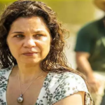 Maria Bruaca em cena de "Pantanal" (Foto: TV Globo)