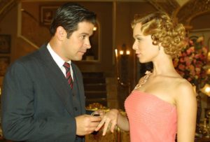 Murilo Benício e Mariana Ximenes são os protagonistas de Chocolate com Pimenta (2003), substituta de O Cravo e a Rosa (Foto: Reprodução / Globo)