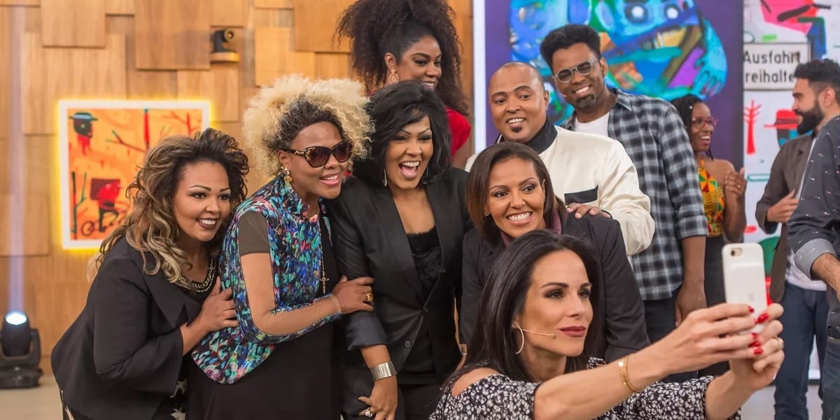 http://tvfoco.uai.com.br/wp-content/uploads/2015/05/Daniela-Mercury.jpg