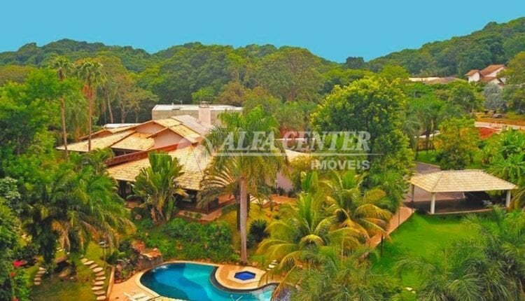Entramos na mansão luxuosa de R$ 7 milhões de Maira e Maraisa com lago interno, pomar e até conveniência; Veja fotos