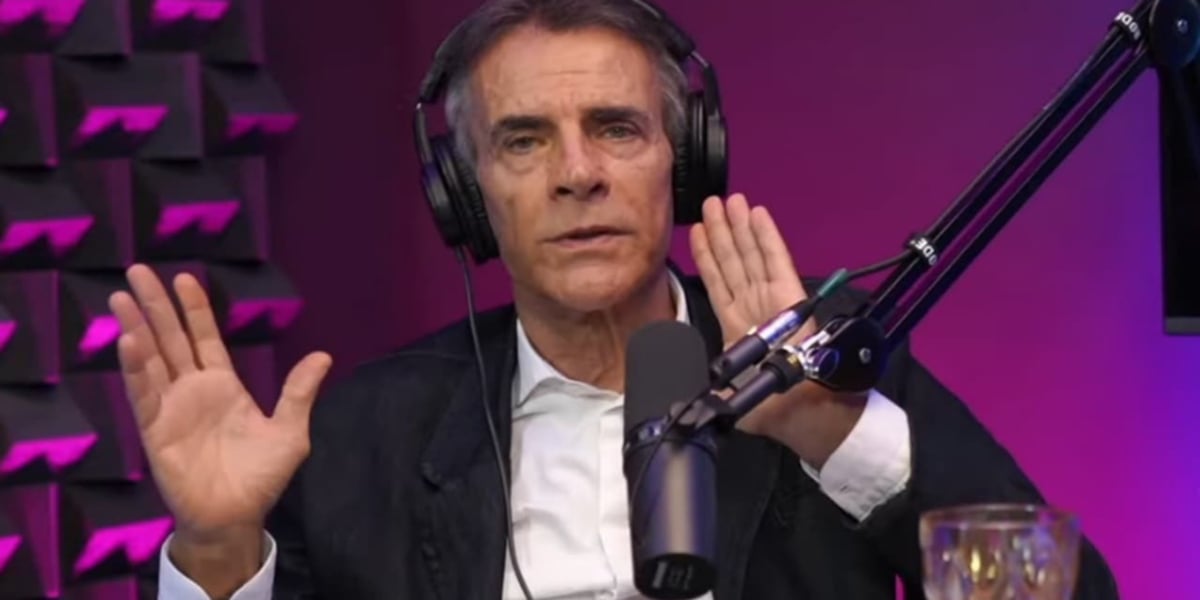 O ator Mário Gomes no podcast 'Papagaio Falante' - Foto; Reprodução
