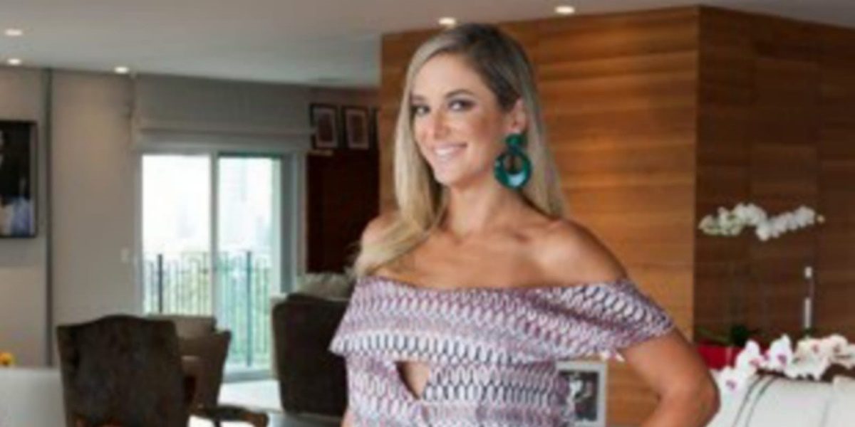 http://tvfoco.uai.com.br/wp-content/uploads/2015/05/Daniela-Mercury.jpg