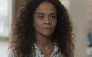 Pantanal - É o fim de Zuleica (Aline Borges)? Ela perde filho, apartamento, economias e vira nova 'escrava' de Tenório (Murilo Benício) (Foto: Reprodução / Globo)