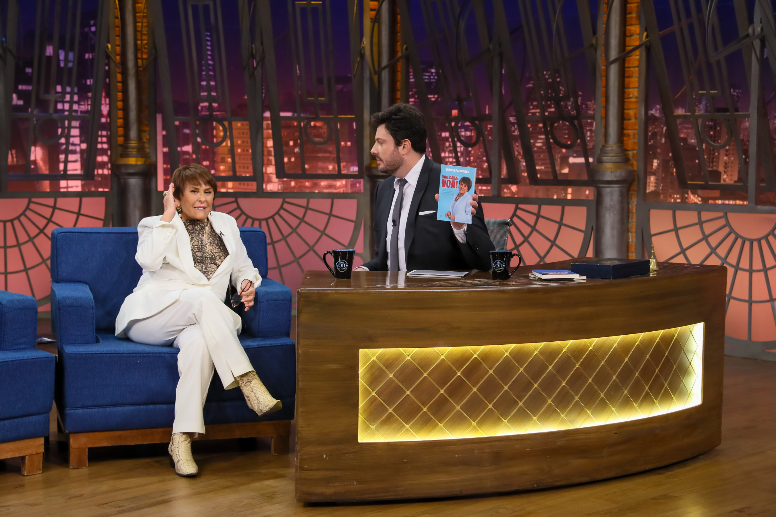 Márcia Sensitiva gravou com Danilo Gentili para o The Noite no SBT