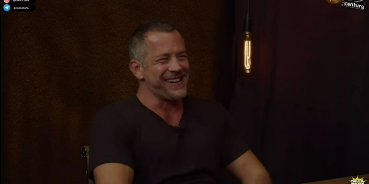 Malvino Salvador no podcast "Cara a Tapa" (Foto: Reprodução/YouTube)