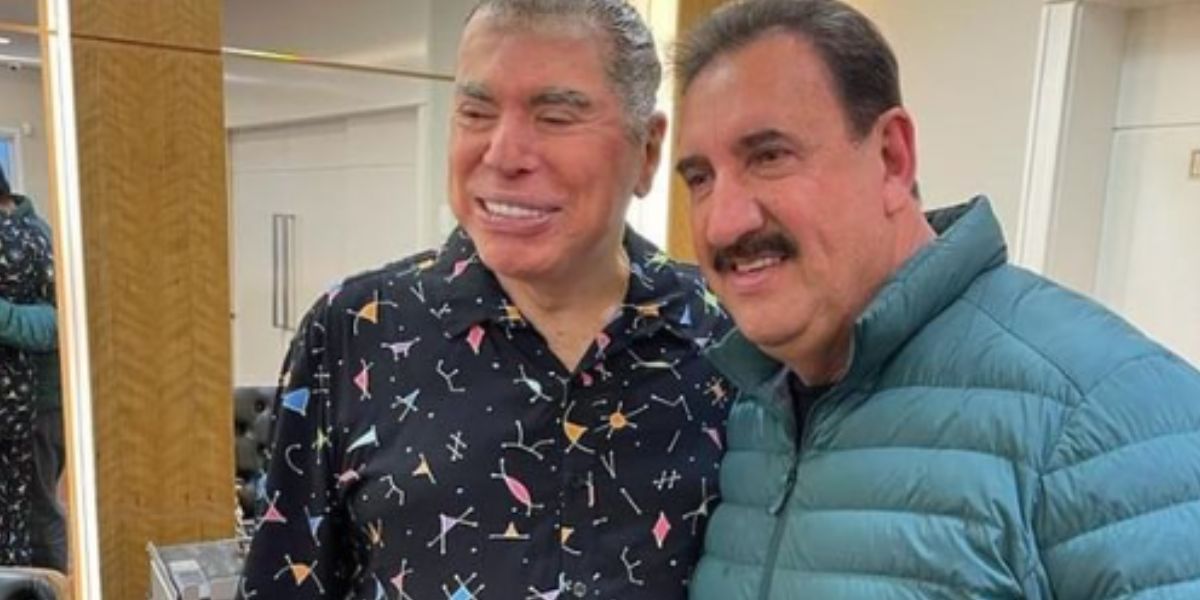 Ratinho aparece em foto cômica ao lado do chefe