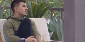 A Fazenda - Thomaz Costa dá testemunho que fez milagre ao jovem jovem de muletas: 