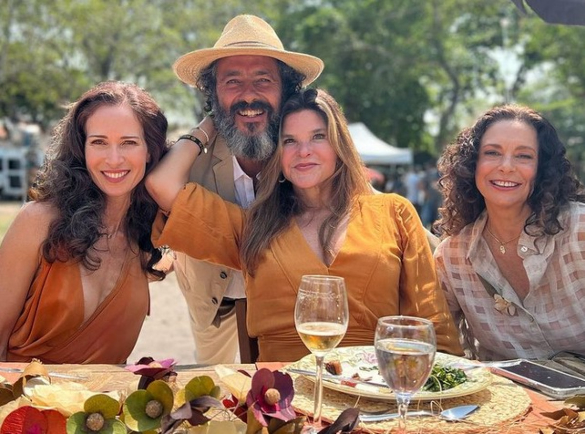 http://tvfoco.uai.com.br/wp-content/uploads/2015/05/Daniela-Mercury.jpg