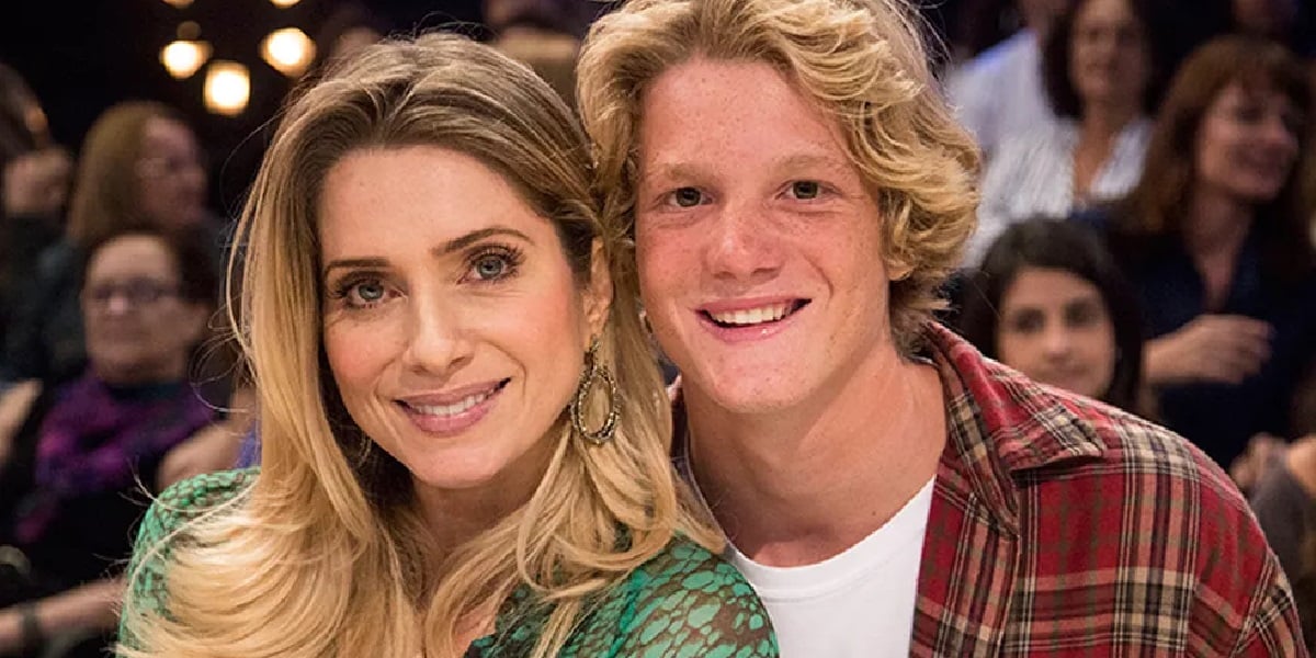 Pedro Novaes ao lado da mãe (Foto: Divulgação)