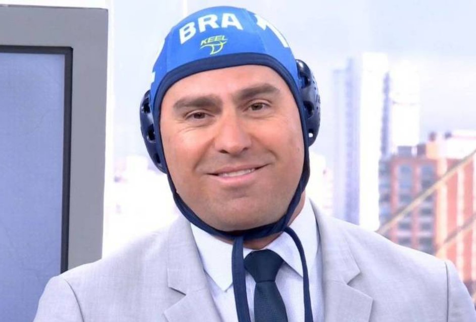 Rodrigo Bocardi virou meme após vestir uma touca de polo aquático no Bo mDia São Paulo Rodrigo Bocardi virou meme após vestir uma touca de polo aquático no Bo mDia São Paulo